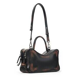 カンペールラボ初のバッグコレクション、“封筒型”＆うねりフォルムのハンドバッグ｜写真4