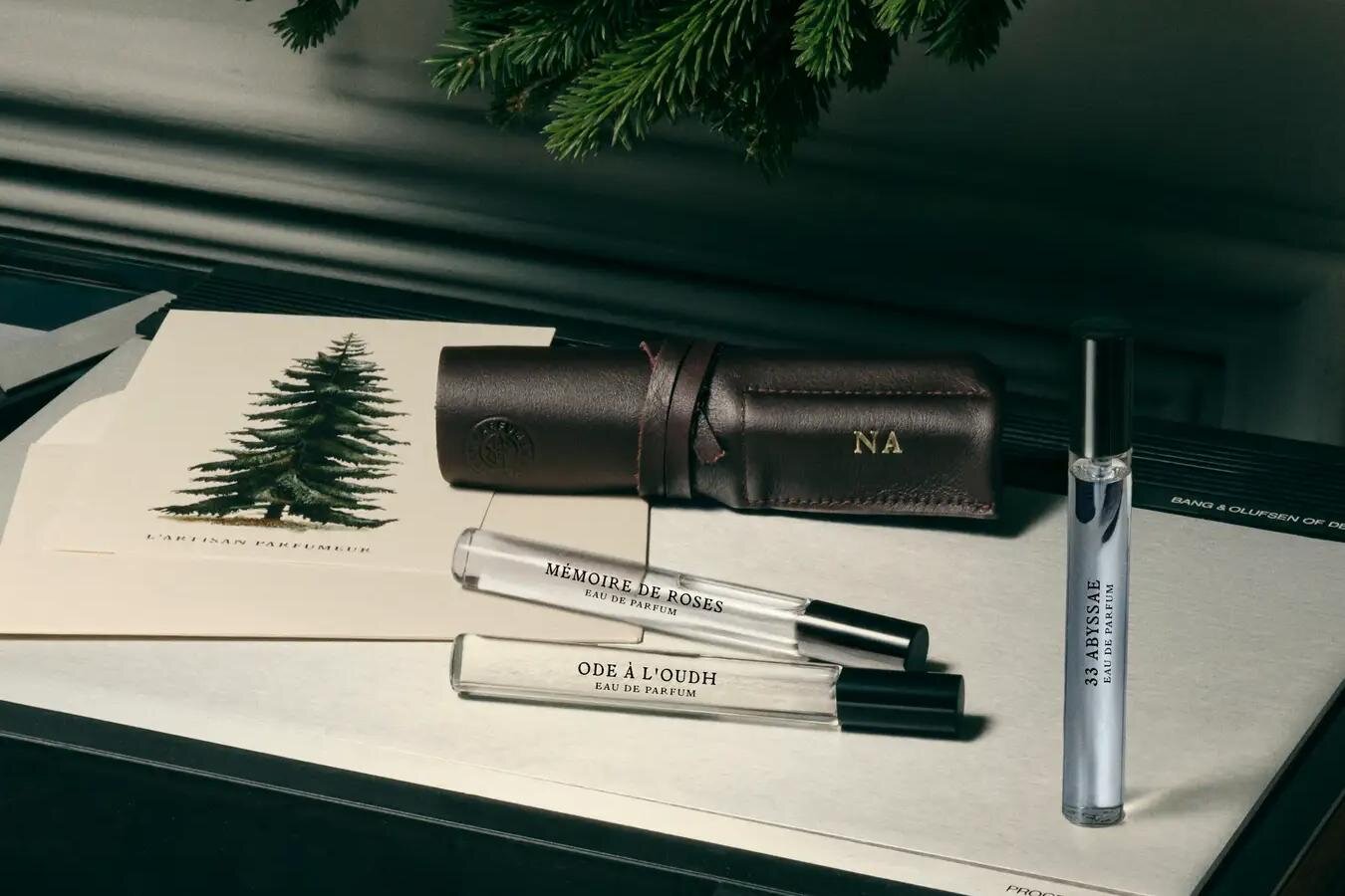 メンズフレグランス｜ラルチザン パフューマー2025年クリスマスコフレ、“香りが選べる”レザーポーチ付き香水セット