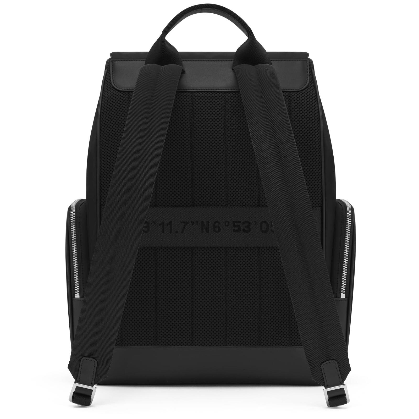 リモワ“スーツケースに固定できる”レザー製バックパック、グルーヴパターンのスクエアフォルムで｜写真18