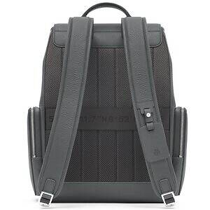 リモワ“スーツケースに固定できる”レザー製バックパック、グルーヴパターンのスクエアフォルムで｜写真14