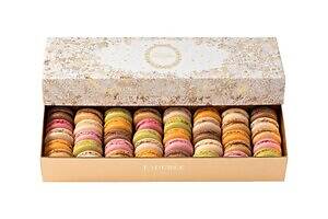 ラデュレ25年クリスマス限定マカロンボックス、“ギリシャ神話”着想の楽園やゴールドに輝くフリース模様｜写真3