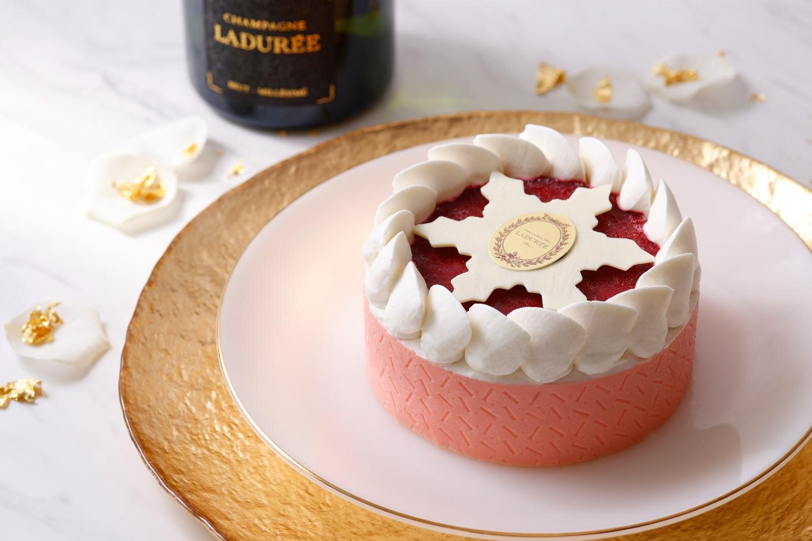 ラデュレ“マカロンモチーフ”25年クリスマスケーキ、苺のショートケーキ＆金箔マカロン飾ったピスタチオ｜写真10