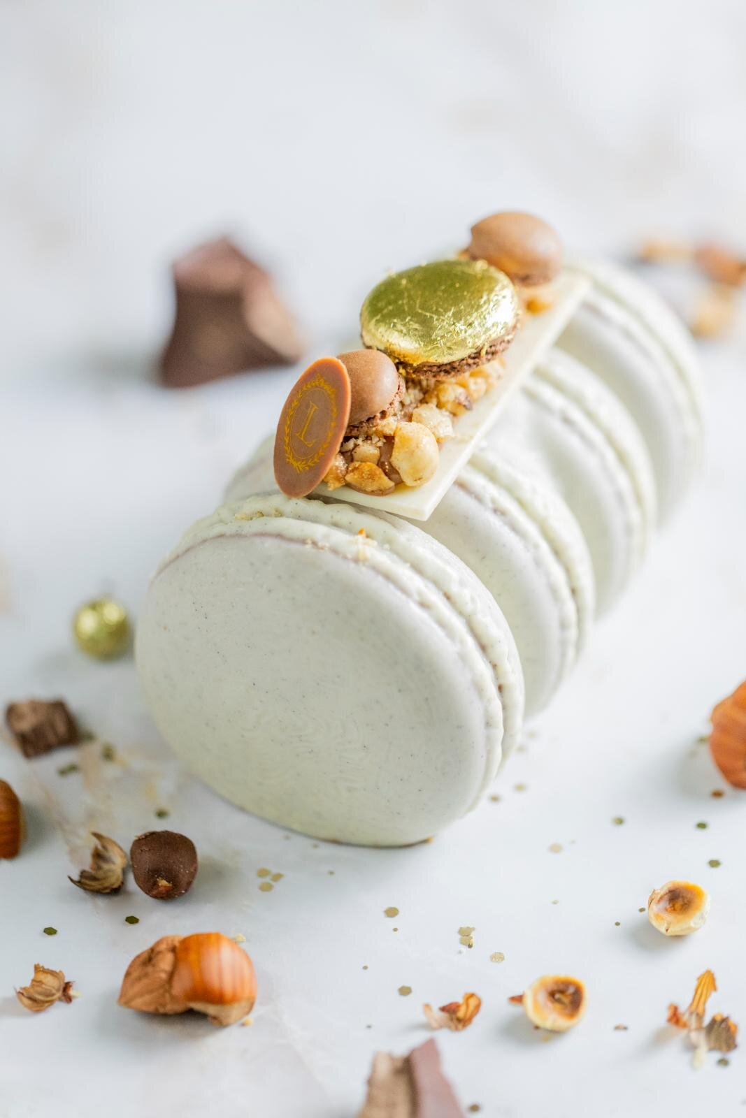 ラデュレ“マカロンモチーフ”25年クリスマスケーキ、苺のショートケーキ＆金箔マカロン飾ったピスタチオ｜写真3