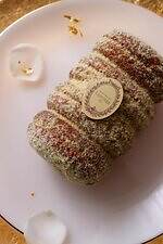 ラデュレ“マカロンモチーフ”25年クリスマスケーキ、苺のショートケーキ＆金箔マカロン飾ったピスタチオ｜写真9