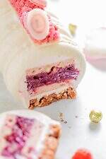 ラデュレ“マカロンモチーフ”25年クリスマスケーキ、苺のショートケーキ＆金箔マカロン飾ったピスタチオ｜写真2