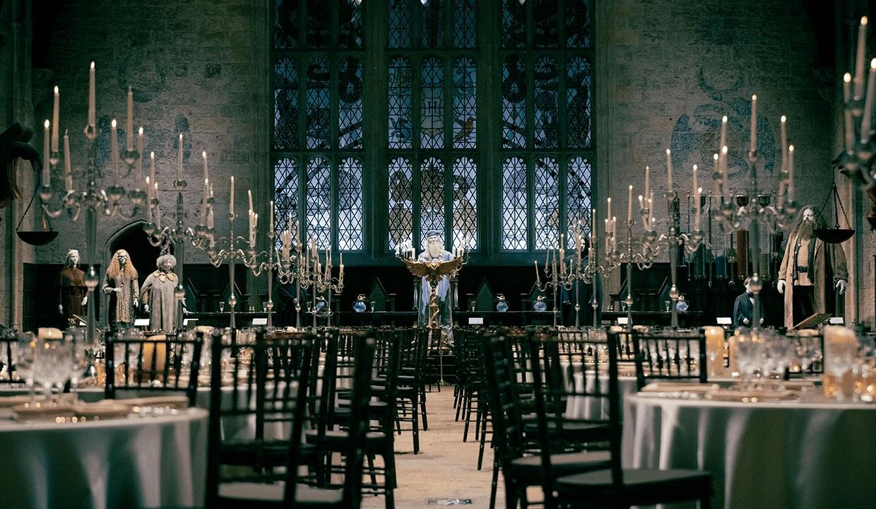 スタジオツアー東京「ホグワーツディナー」400本のキャンドル揺らめく大広間でクリスマス限定コース料理｜写真1