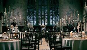 スタジオツアー東京「ホグワーツディナー」400本のキャンドル揺らめく大広間でクリスマス限定コース料理|写真1