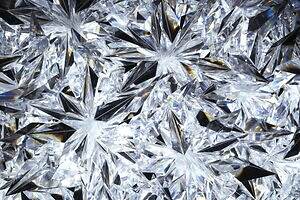 表参道ヒルズ25年クリスマス“プリズム”煌めくツリー、躍動する光のリングと音の演出も｜写真3