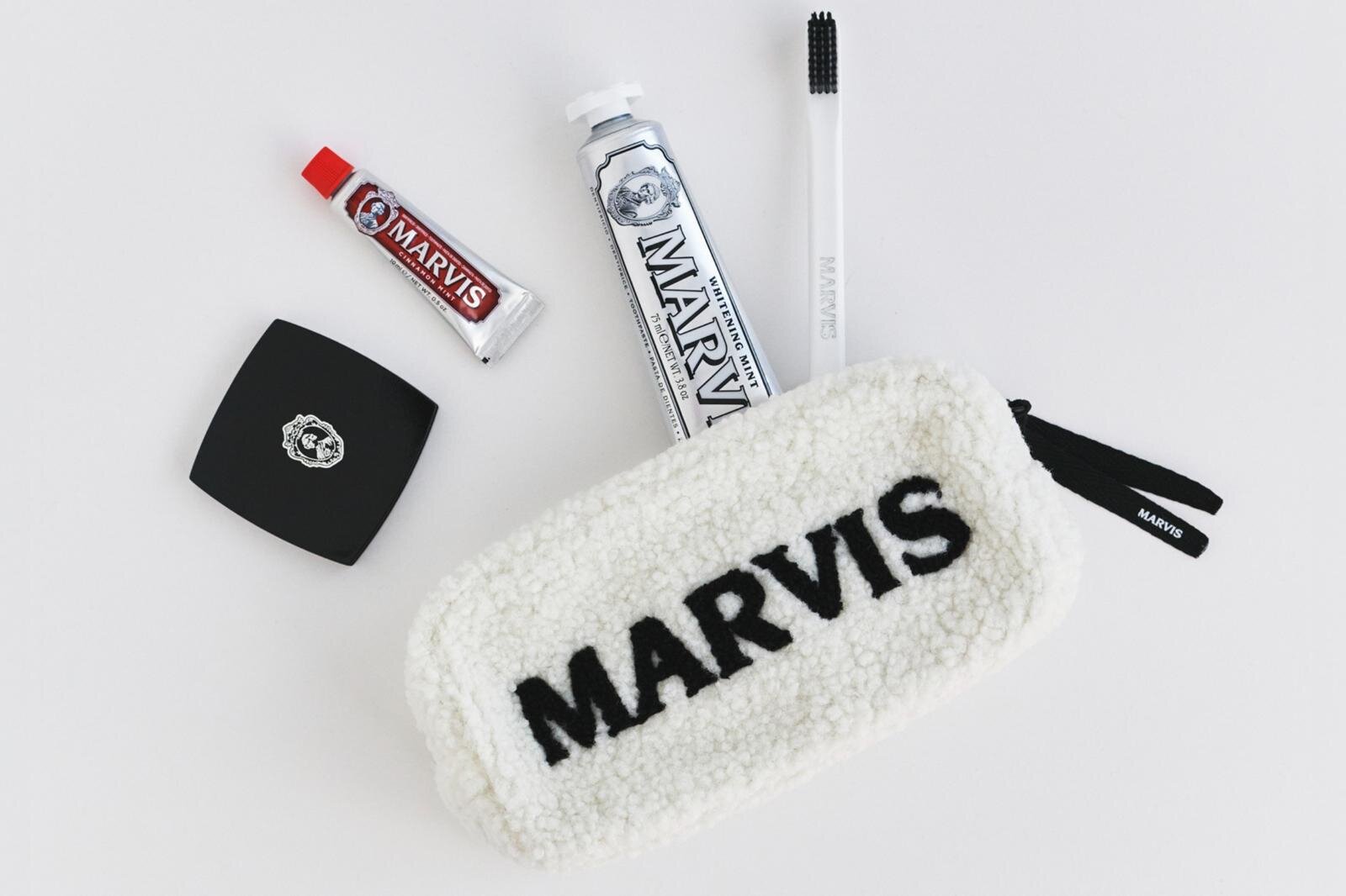 プチプラ｜マービス25年クリスマスコフレ、ふわふわポーチ＆コンパクトミラー付き歯磨き粉ギフトセット