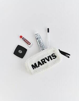 マービス25年クリスマスコフレ、ふわふわポーチ＆コンパクトミラー付き歯磨き粉ギフトセット｜写真1