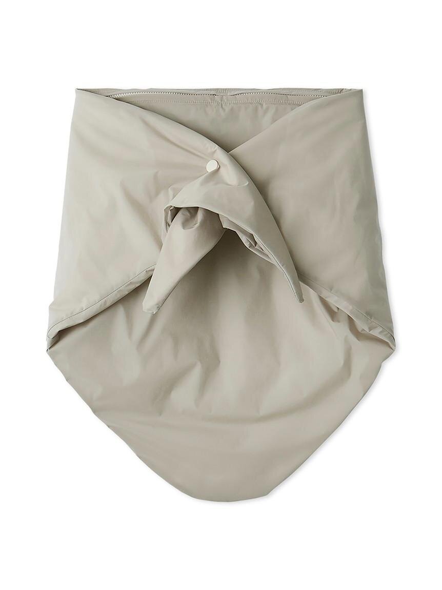 エミ×ミズノ、オールブラックのメッシュスニーカー＆“ダウンより暖かい”中綿ジャケット｜写真6