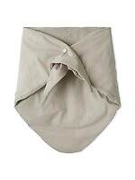 エミ×ミズノ、オールブラックのメッシュスニーカー＆“ダウンより暖かい”中綿ジャケット｜写真6