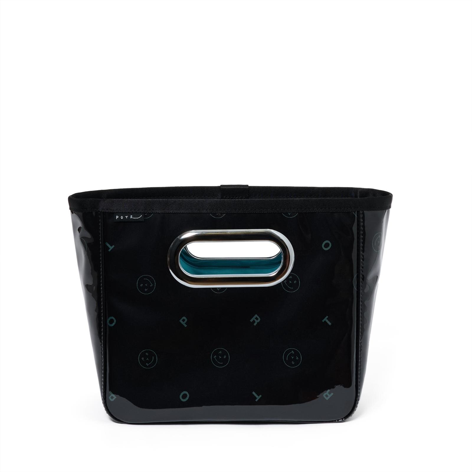 POTR“グロッシー”なハンドバッグ＆円筒型バッグ、鮮やかなピンクの裏地で｜写真7