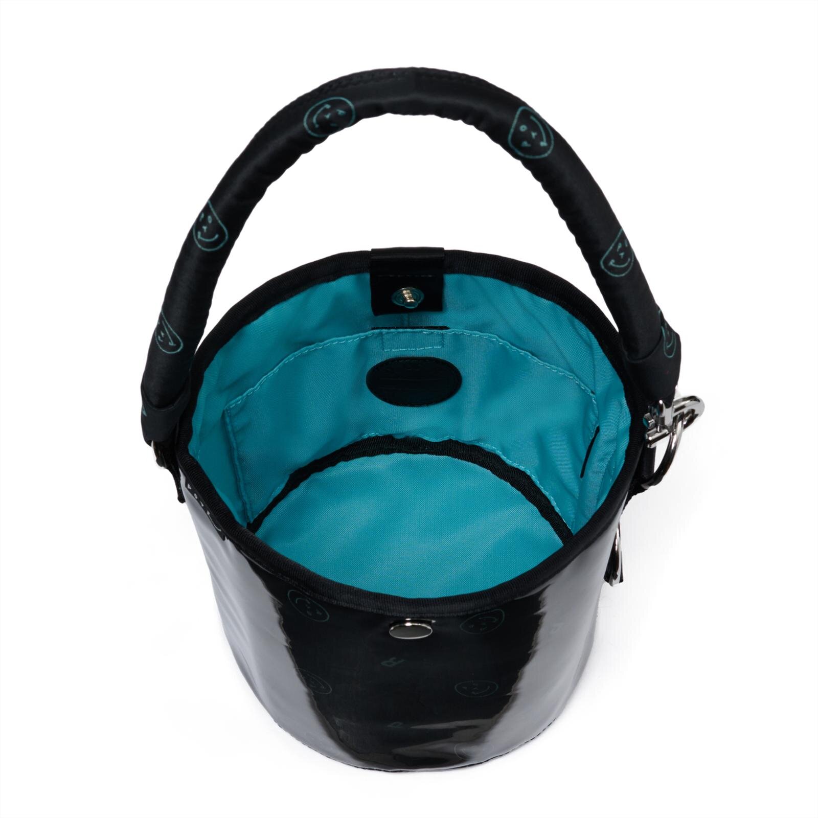 POTR“グロッシー”なハンドバッグ＆円筒型バッグ、鮮やかなピンクの裏地で｜写真11