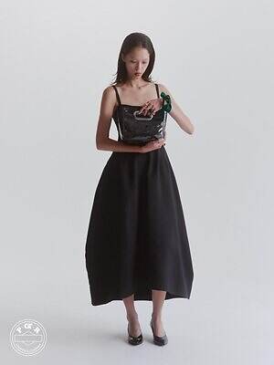 POTR“グロッシー”なハンドバッグ＆円筒型バッグ、鮮やかなピンクの裏地で｜写真18