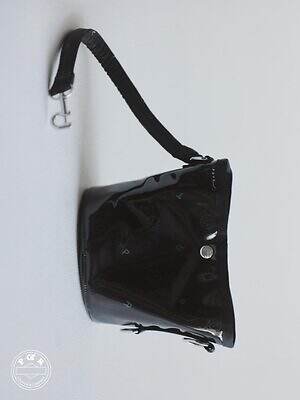 POTR“グロッシー”なハンドバッグ＆円筒型バッグ、鮮やかなピンクの裏地で｜写真19