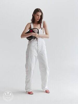 POTR“グロッシー”なハンドバッグ＆円筒型バッグ、鮮やかなピンクの裏地で｜写真17