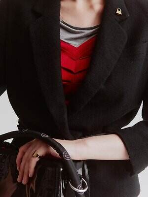 POTR“グロッシー”なハンドバッグ＆円筒型バッグ、鮮やかなピンクの裏地で｜写真27