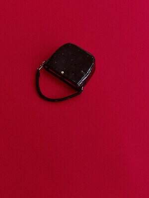 POTR“グロッシー”なハンドバッグ＆円筒型バッグ、鮮やかなピンクの裏地で｜写真4