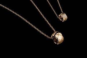 シャネル「ココ クラッシュ」ダイヤモンドきらめくキルティングのネックレス、原宿でイベントも | シャネル