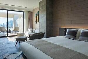 「三井ガーデンホテル神宮外苑の杜プレミア」宿泊記、“焼きたてパン”朝食ビュッフェ＆テラス付き客室