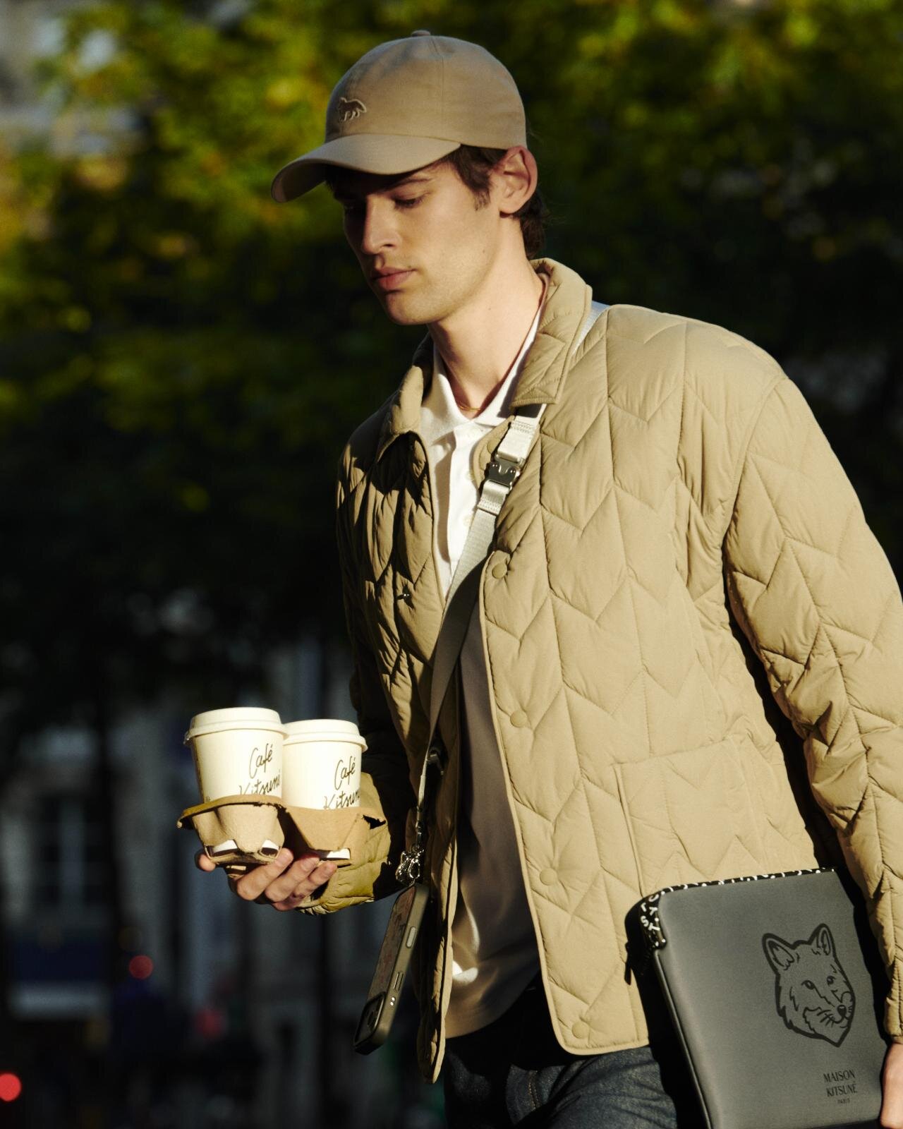 メゾン キツネ×ケースティファイのスマホケース、ステッカー風の“座禅を組む”フォックスなど｜写真52