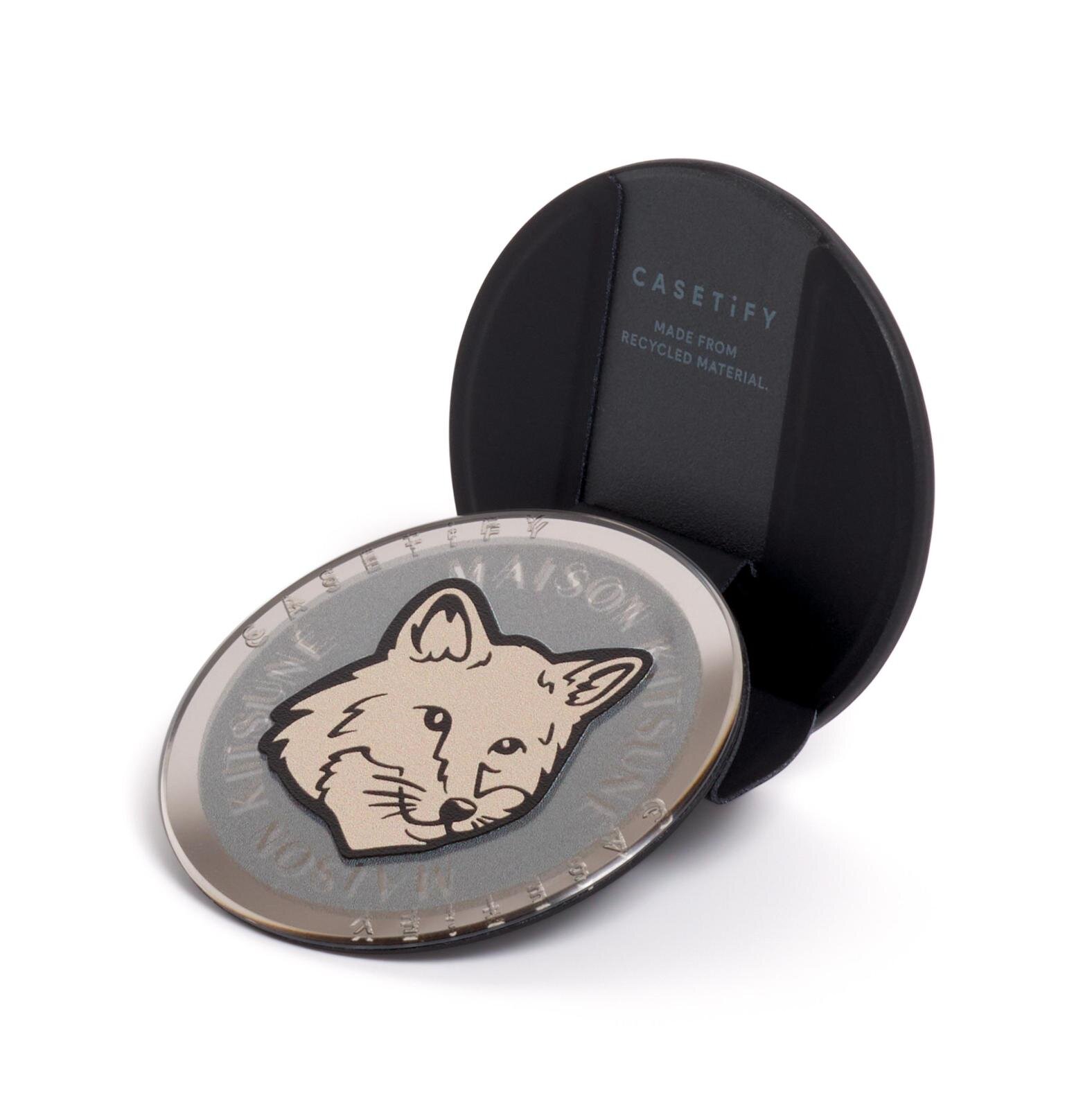 メゾン キツネ×ケースティファイのスマホケース、ステッカー風の“座禅を組む”フォックスなど｜写真11