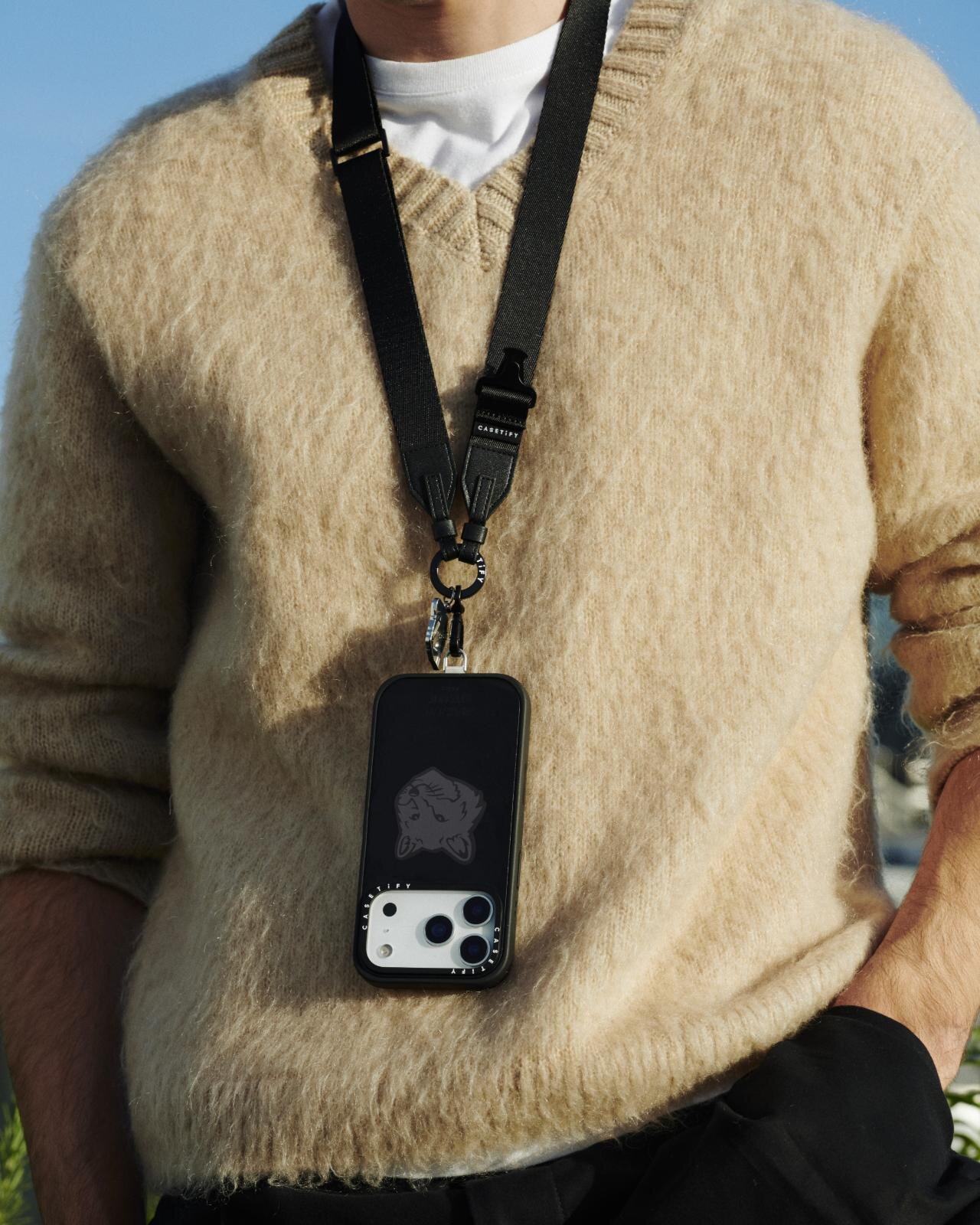 メゾン キツネ×ケースティファイのスマホケース、ステッカー風の“座禅を組む”フォックスなど｜写真51