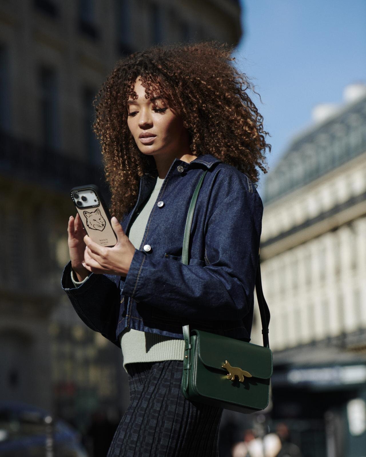 メゾン キツネ×ケースティファイのスマホケース、ステッカー風の“座禅を組む”フォックスなど｜写真60