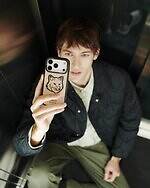 メゾン キツネ×ケースティファイのスマホケース、ステッカー風の“座禅を組む”フォックスなど｜写真58