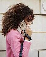 メゾン キツネ×ケースティファイのスマホケース、ステッカー風の“座禅を組む”フォックスなど｜写真56