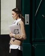 メゾン キツネ×ケースティファイのスマホケース、ステッカー風の“座禅を組む”フォックスなど｜写真54