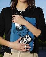 メゾン キツネ×ケースティファイのスマホケース、ステッカー風の“座禅を組む”フォックスなど｜写真55