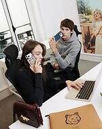 メゾン キツネ×ケースティファイのスマホケース、ステッカー風の“座禅を組む”フォックスなど｜写真47