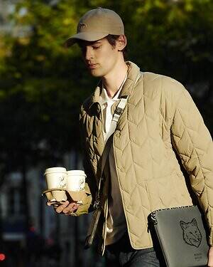 メゾン キツネ×ケースティファイのスマホケース、ステッカー風の“座禅を組む”フォックスなど｜写真52