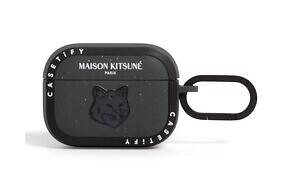 メゾン キツネ×ケースティファイのスマホケース、ステッカー風の“座禅を組む”フォックスなど｜写真3