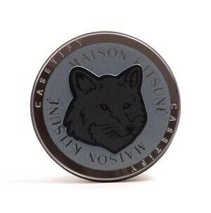 メゾン キツネ×ケースティファイのスマホケース、ステッカー風の“座禅を組む”フォックスなど｜写真12