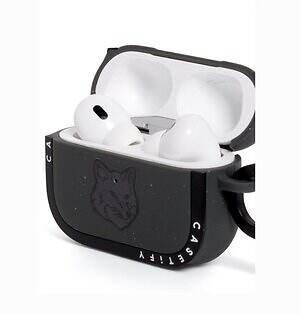 メゾン キツネ×ケースティファイのスマホケース、ステッカー風の“座禅を組む”フォックスなど｜写真29