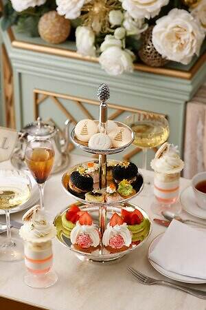 ラデュレ 日比谷店「クリスマス アフタヌーンティー」ツリー柄マカロン＆苺のサントノレなど｜写真4