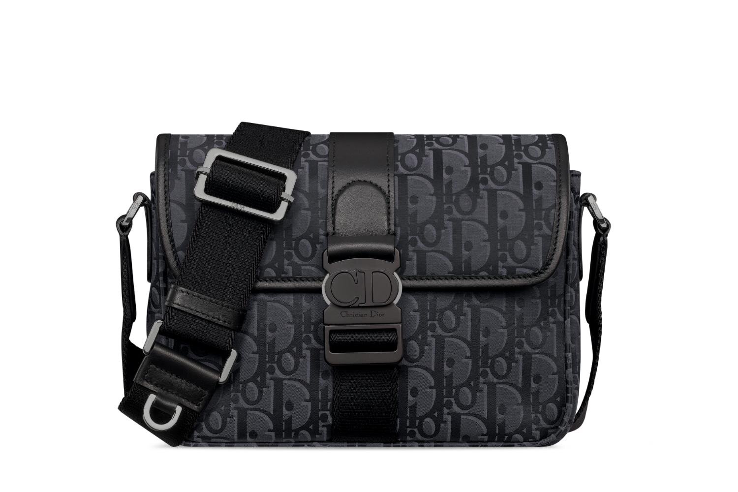 「ディオール トレック」ナイロン素材の“ディオール オブリーク”を用いた実用的メンズバッグ