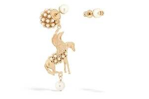 ディオールから“ペガサスが飛ぶ”ピアス＆ライオンが佇むゴールドリング