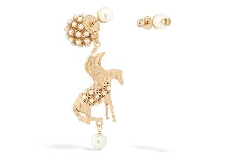 ディオールから“ペガサスが飛ぶ”ピアス＆ライオンが佇むゴールドリング