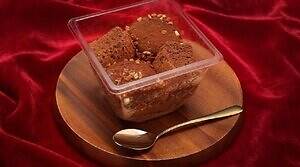 ローソン×トップス「チョコ尽くしスイーツ」チョコクリームシフォン＆ダブルクリーム入りコッペパン｜写真1