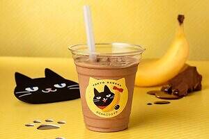 「東京ばな奈ぶにゃんこシェイク」バナナカスタード×まろやかチョコのひんやりドリンク、JR東京駅で