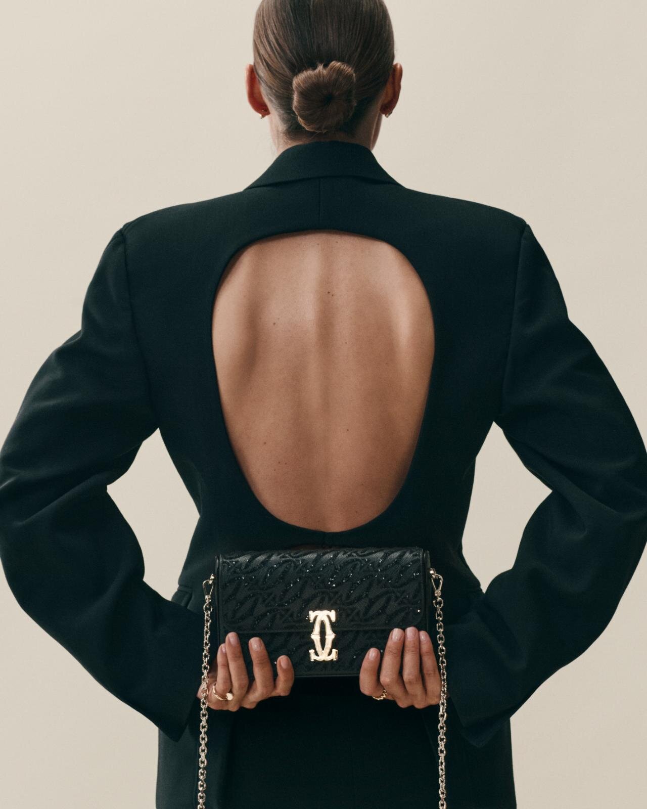 カルティエ“パンテールの斑点”ビーズ刺繍のミニチェーンバッグ、ラメ糸で爪を描くバッグも｜写真6