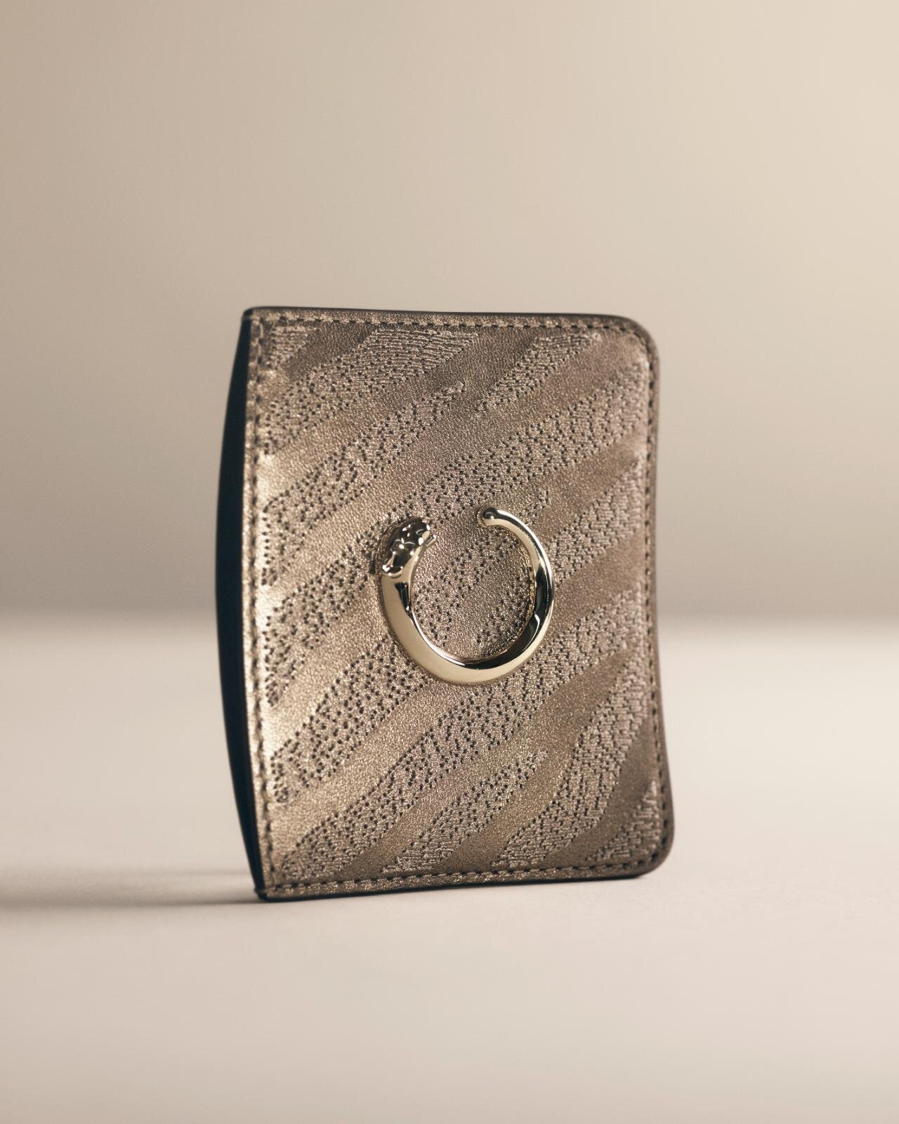 カルティエ“パンテールの斑点”ビーズ刺繍のミニチェーンバッグ、ラメ糸で爪を描くバッグも｜写真10