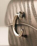 カルティエ“パンテールの斑点”ビーズ刺繍のミニチェーンバッグ、ラメ糸で爪を描くバッグも｜写真11