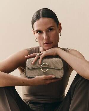 カルティエ“パンテールの斑点”ビーズ刺繍のミニチェーンバッグ、ラメ糸で爪を描くバッグも｜写真3