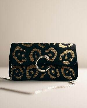 カルティエ“パンテールの斑点”ビーズ刺繍のミニチェーンバッグ、ラメ糸で爪を描くバッグも｜写真13