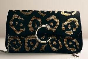 カルティエ“パンテールの斑点”ビーズ刺繍のミニチェーンバッグ、ラメ糸で爪を描くバッグも